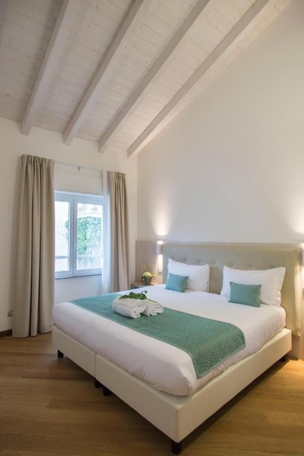 Hotel Ponti Angera Bagian luar foto