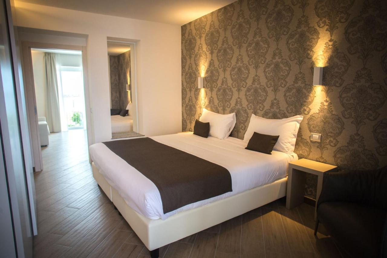 Hotel Ponti Angera Bagian luar foto