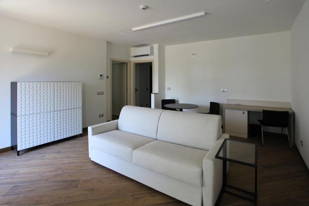 Hotel Ponti Angera Bagian luar foto