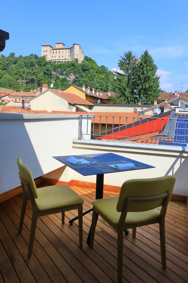 Hotel Ponti Angera Bagian luar foto