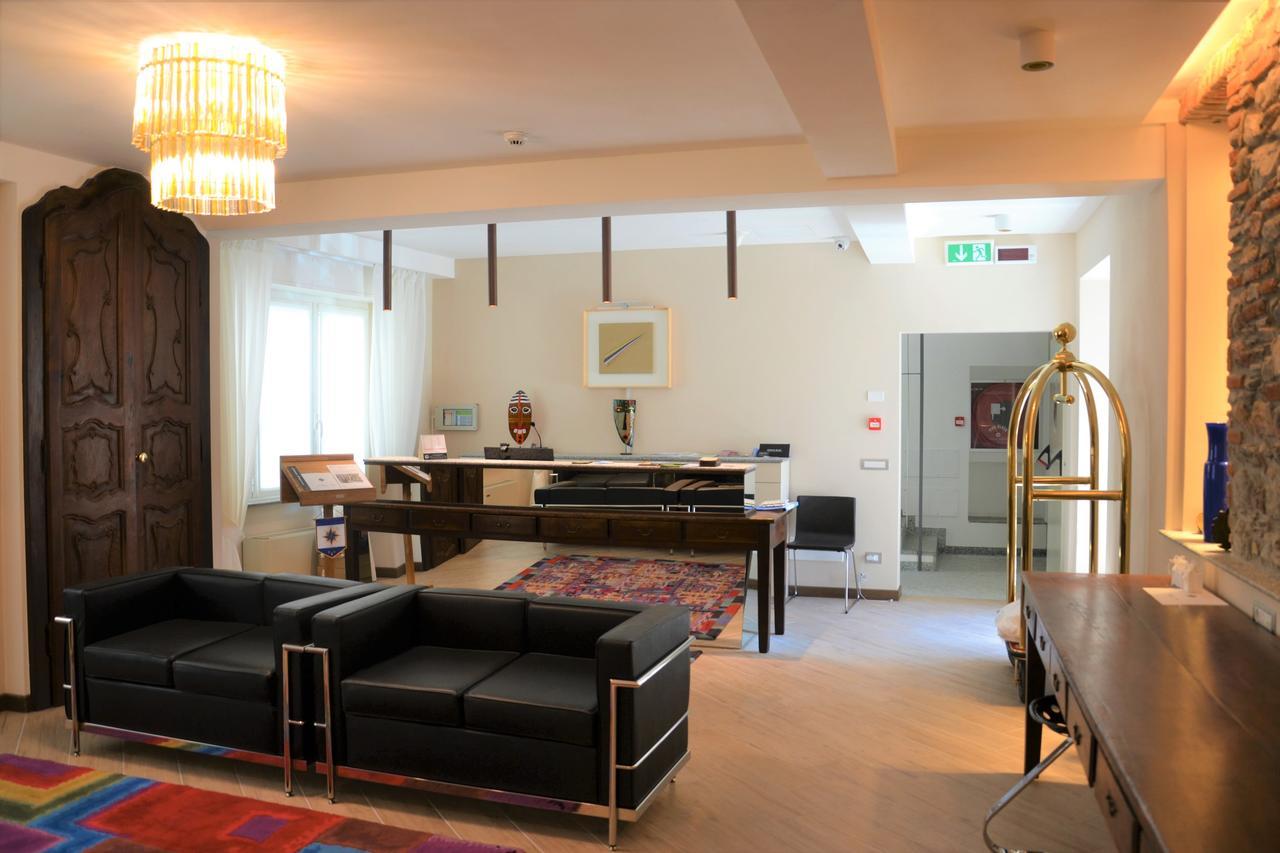Hotel Ponti Angera Bagian luar foto