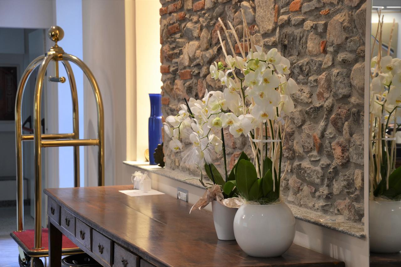 Hotel Ponti Angera Bagian luar foto