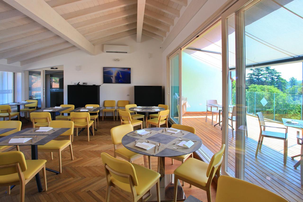 Hotel Ponti Angera Bagian luar foto