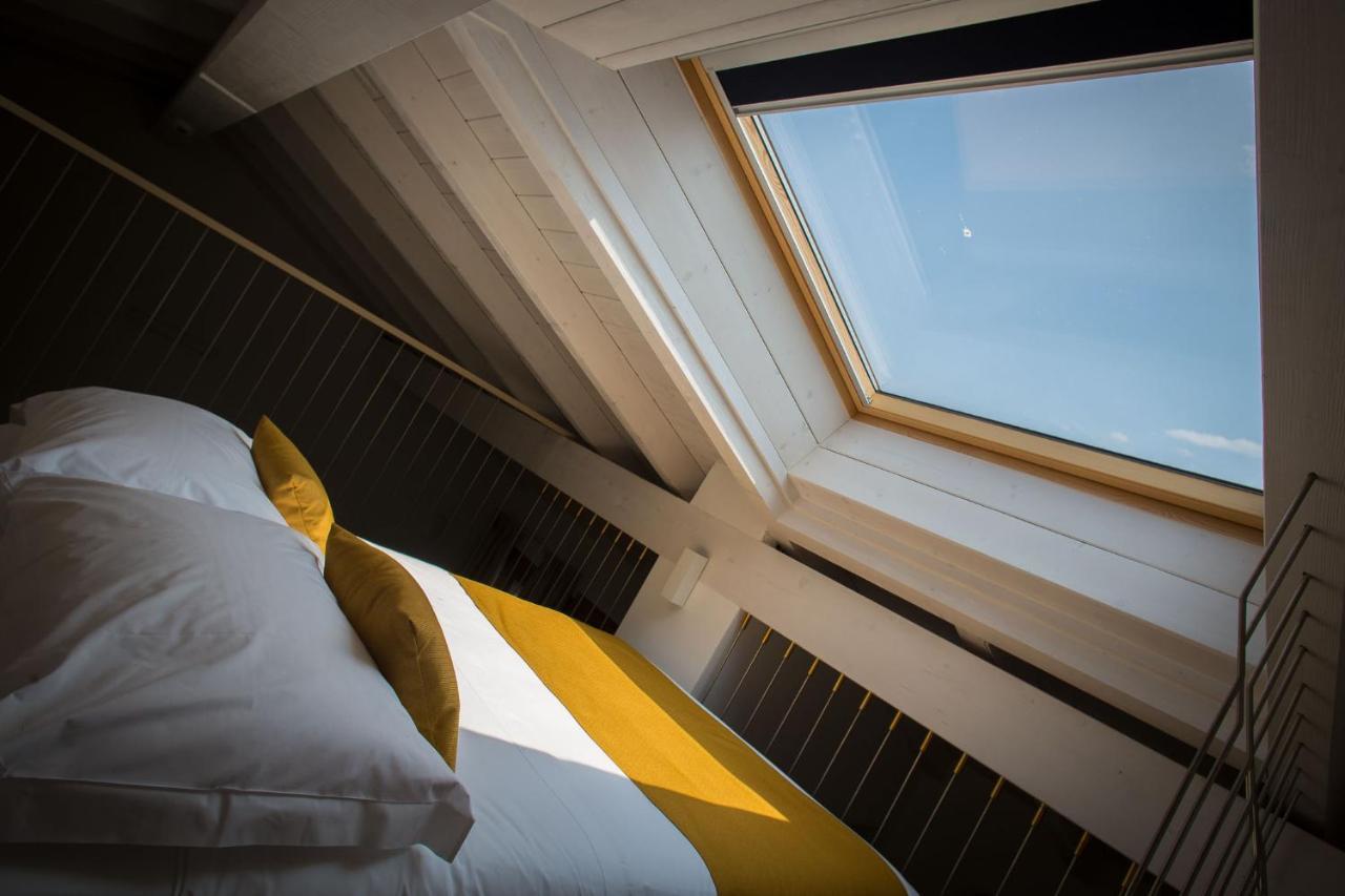 Hotel Ponti Angera Bagian luar foto
