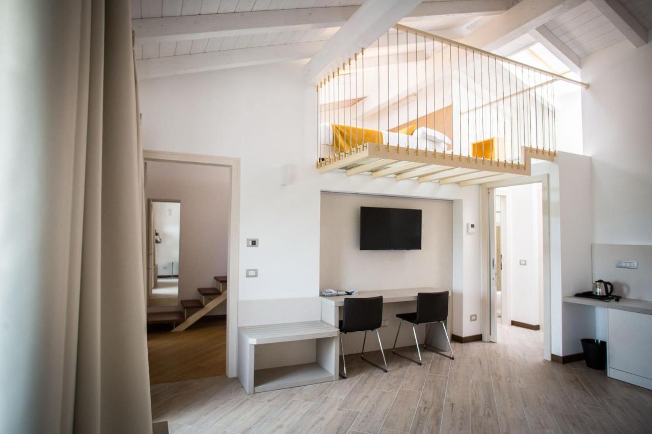 Hotel Ponti Angera Bagian luar foto