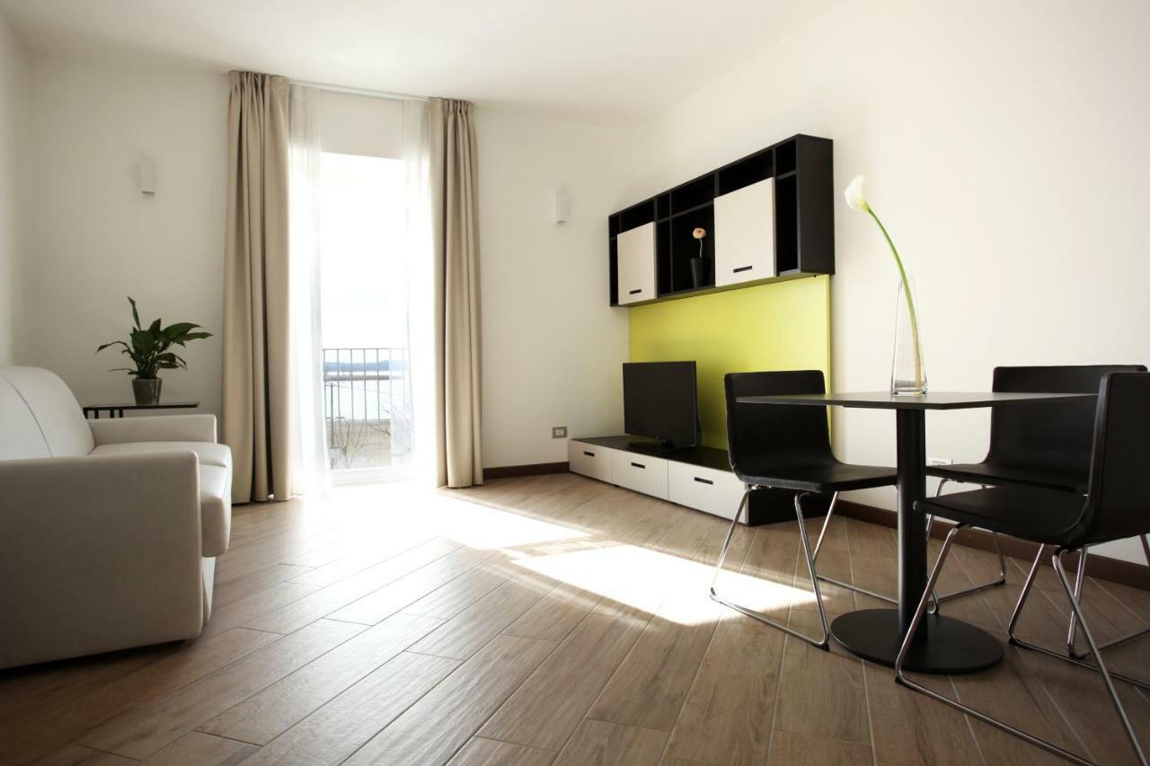 Hotel Ponti Angera Bagian luar foto