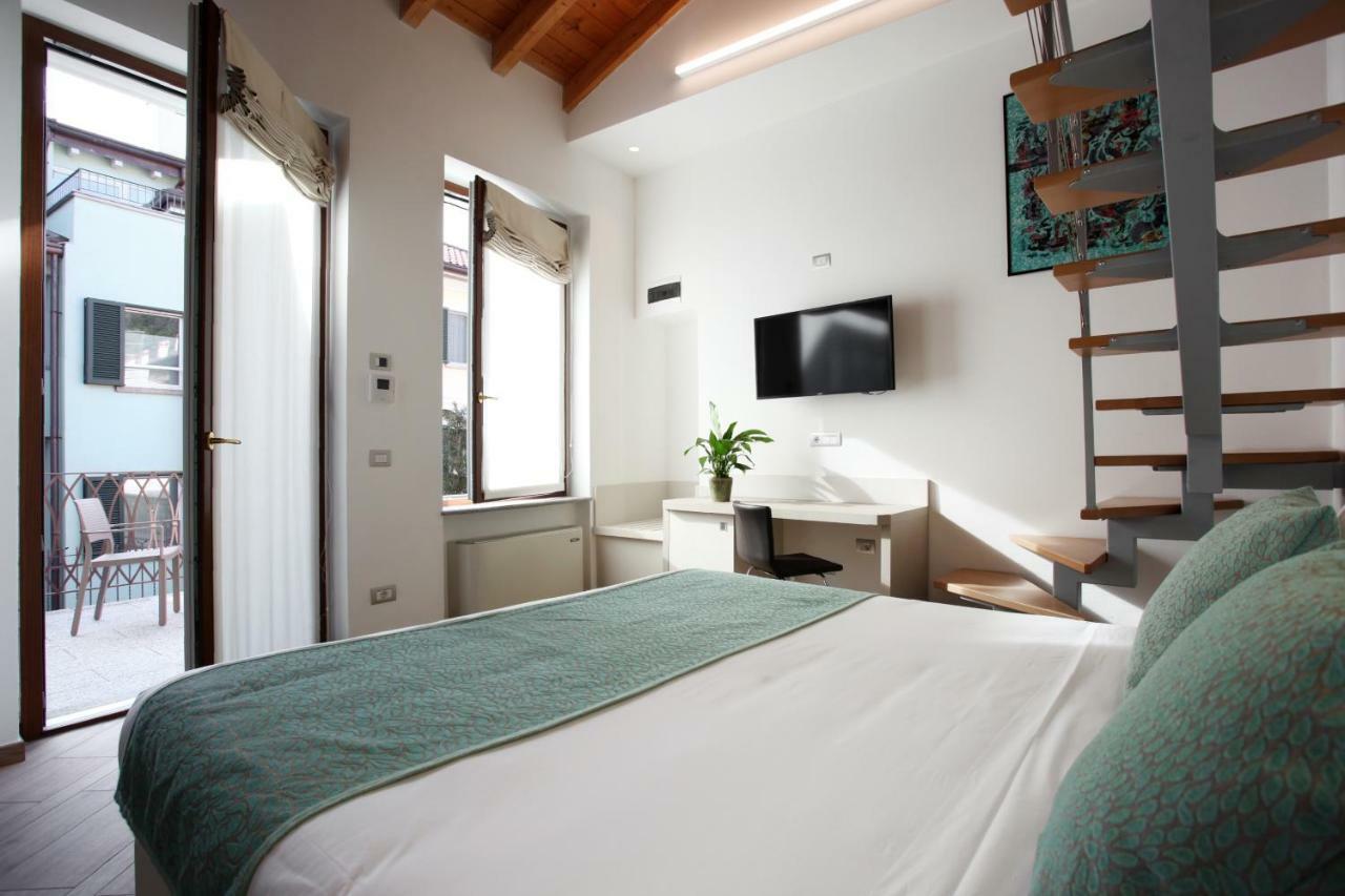 Hotel Ponti Angera Bagian luar foto